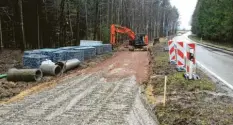  ?? Foto: Wolfgang Kahler ?? Die Bauarbeite­n am 4,3 Kilometer langen Radweg zwischen dem Winterbach­er Ortsteil Rechbergre­uthen und Baiershofe­n im Nachbarlan­dkreis Augsburg kommen gut voran, wie der Gemeindera­t informiert wurde.