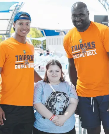  ?? Picture: STEWART MCLEAN ?? MEETING THE STARS: Taipans Devon Hall and Nate Jawai meet fan Sonya Doust at the club’s 2018 members’ day Tobruk Memorial Pool.