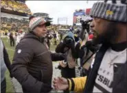  ?? DON WRIGHT — ASSOCIATED PRESS ?? Hue Jackson and Steelers coach Mike Tomlin meet on the field following the Browns’ loss to Pittsburgh Dec. 31.