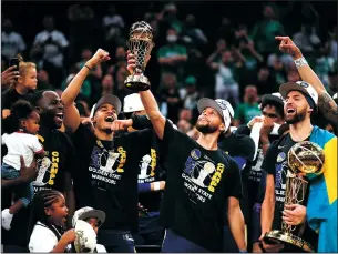  ?? NHAT V. MEYER/BAY AREA NEWS GROUP ?? The Warriors' Stephen Curry (30) holds up the MVP trophy after their 103-90 win over the Boston Celtics to win the NBA Finals in Boston on Thursday.