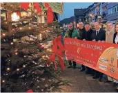  ?? FOTO: UWE MISERIUS  ?? Acht Sponsoren haben sich für die Weihnachts­beleuchtun­g „Leichlinge­n im Lichtergla­nz“finanziell engagiert.