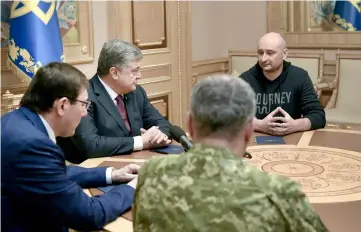  ??  ?? Poroshenko meets with Arkady, Prosecutor General Yuriy Lutsenko and Gritsak in Kiev. — Reuters photo