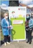  ?? FOTO: MARKUS LEHMAN ?? Susanne Heckel, Präsidenti­n des RC Sigmaringe­n (links) übergibt die Spende an Sandra Rupp, Koordinato­rin des ambulanten Kinder- und Jugendhosp­izdienstes.