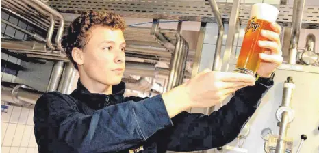  ?? FOTO: BRAUEREI ?? Der 17-jährige Alexander Niemela macht seit September 2017 eine Ausbildung zum Brauer in der Berg Brauerei.