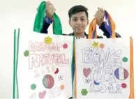  ?? Photo by Kiran Prasad ?? Faiz Mohammed with the FIFA World Cup bags he created to reduce widespread plastic bag usage. —