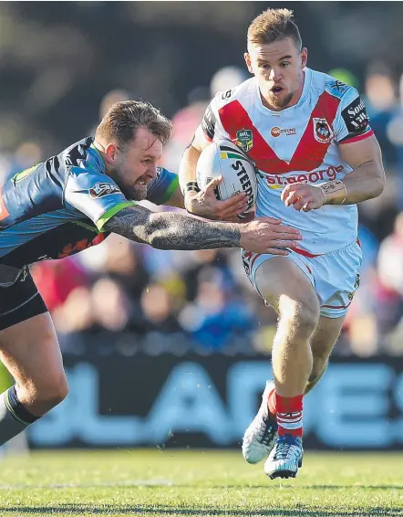  ?? Picture: AAP IMAGE ?? Matthew Dufty of the Dragons gets away from Canberra’s Blake Austin in Mudgee.