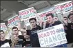  ?? ELLIS RUA / MIAMI HERALD ?? Teens from Marjory Stoneman Douglas High last week announce a 20-state bus tour to register young people to vote.