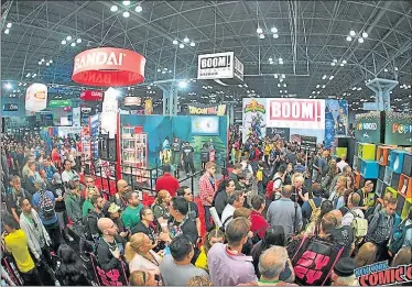  ??  ?? EXITO. El interior del Javits Center de Nueva York, donde se realiza hoy y mañana la Comic Con.