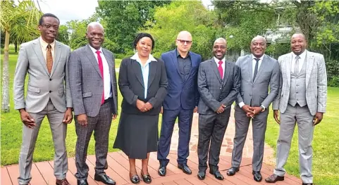 ??  ?? GOOD OLD TIMES... Warriors coach Zdravko Logarusic (fourth from left) and his Cameroonia­n agent, Robert Moutsinga (second from right) pose foragroup photo with ZIFA board members (from left) Bryton Malandule, Felton Kamambo, Barbra Chikosi, Philemon Machana and Farai Jere in Harare in February last year.