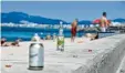  ?? Foto: C. Margais, dpa ?? Alkohol auf offener Straße wird auf Mallorca verboten.