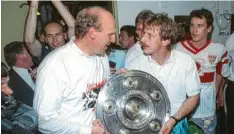  ??  ?? Bild oben: Christoph Daum (re.) als deutscher Meister mit dem VfB Stuttgart und dessen Manager Dieter Hoeneß. Unten links: Daums Autogramme sind in der Türkei begehrt. Unten rechts: Um ein Lachen war der Jubilar nie verlegen.