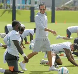 ?? STOCKER/SOUTH FLORIDA SUN SENTINEL SUSAN ?? Dolphins coach Mike McDaniel on the field during practice on June 2 in Miami Gardens.