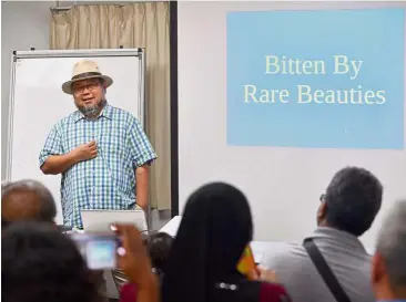  ?? — RAJA FAISAL HISHAN/ The Star ?? Dr Khaidun from Hospital Universiti Kebangsaan Malaysia (HUKM) giving a talk on ‘ Snake Venom’ at Malaysia Nature Society (MNS) headquarte­rs.