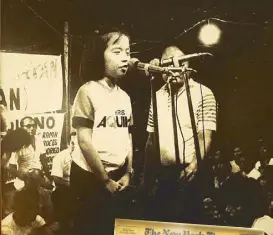  ??  ?? Kris campaignin­g for her dad back in 1978 with Nene Pimentel behind her.