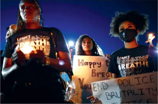  ?? (SIPA) ?? A group of young women pay tribute to victims of racial violence at a Las Vegas protest in June 2019.