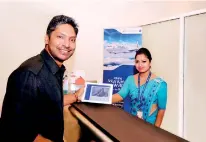  ??  ?? Sri Lankan cricketer Kumar Sangakkara first Flysmiles member to download new digital card to his mobile devices