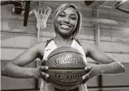  ?? MichaelWyk­e / Contributo­r ?? Kyndall Hunter, the Chronicle’s All-Greater Houston player of the year in 2020, will join Harmon at UT.