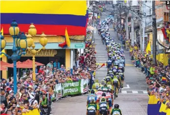  ??  ?? 2 Antioquia sevolcó. Medellín, La Ceja... todas las ciudades del departamen­to mostraron la pasión de Colombia por este deporte.