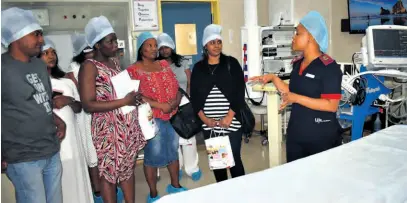  ??  ?? Sr Zinhle Makhanya (right) took the parents-to-be on a tour of the maternity unit and theatre