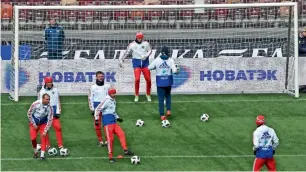  ?? AFP ?? Russia’s Dmitriy Kombarov (centre) passes the ball during a training session in Moscow. —