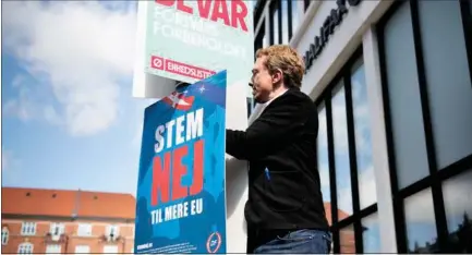  ?? ?? Nej-sigerne prøver at saette trumf på ved at sige, at “der kommer en EU-haer”. Der er ingen Nato-haer. Der er ingen EU-haer. Der findes kun lande, som bidrager, skriver Jesper Beinov. Arkivfoto: Nils Meilvang