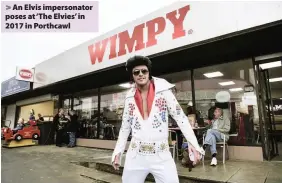  ??  ?? > An Elvis impersonat­or poses at ‘The Elvies’ in 2017 in Porthcawl