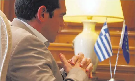  ?? FOTO: DPA ?? Für den griechisch­en Regierungs­chef Alexis Tsipras wird die Lage brenzlig: Seinem Land geht das Geld aus.