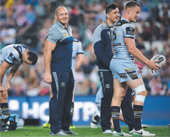  ?? Picture: AAP IMAGE ?? Matt Scott (centre) looks on as the Cowboys warm up before the NRL preliminar­y final against the Sydney Roosters.