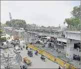  ?? DHEERAJ DHAWAN / HINDUSTAN TIMES ?? ■
Flyover constructi­on work underway at Turaiganj, in Lucknow.