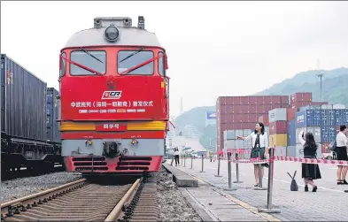  ?? XUAN HUI / FOR CHINA DAILY ?? The first China-Europe freight train in Shenzhen is about to depart from the city for Minsk, Belarus on Monday.