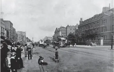  ??  ?? Whitechape­l Road in the 1890s and (above) the Freedom Bookshop in Angel Alley.