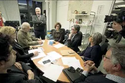  ??  ?? L’incontro I rappresent­anti dei comitati dell’Esquilino nella sede del Corriere