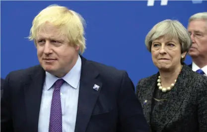  ?? FOTO: TT–AP/THIERRY CHARLIER ?? Storbritan­niens tidigare utrikesmin­ister Boris Johnson, följd av premiärmin­ister Theresa May inför ett Nato-möte i■ Bryssel i maj i fjol.