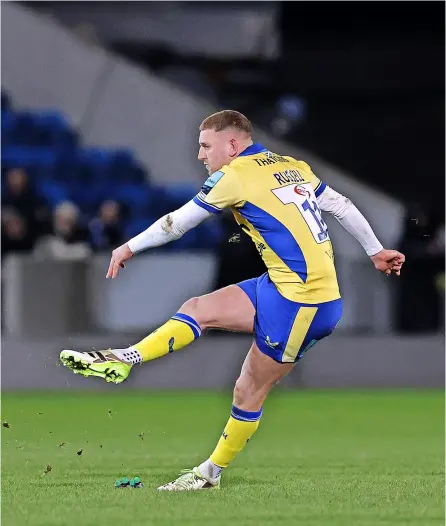  ?? PICTURE: Alex Livesey/getty Images ?? Bath Rugby’s Finn Russell kicks one of his three penalties during the narrow defeat against Sale Sharks