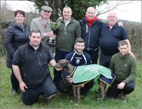  ??  ?? Fran Doyle (President, Wexford Coursing Club) presenting the Lisloose Accord Oaks Trial Stake trophy to Pat Martin with trainer and connection­s.