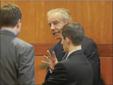  ?? GREGG SLABODA — THE TRENTONIAN ?? Defense attorney Jack Furlong (second from right) confers with prosecutor­s at the Raheem Currie trial.