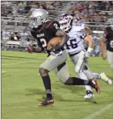  ?? / Lorene Parker ?? Bulldog running back Kobe Pryor got off big runs over the Central Carroll defense last week.