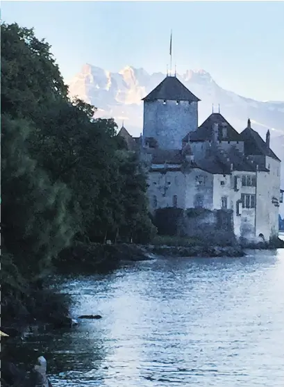  ?? AMANDA LOUDIN/ THE WASHINGTON POST ?? The 10th century Chillon Castle juts out into Lake Geneva in Montreux, Switzerlan­d.