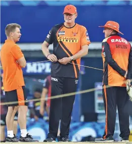  ?? — IPL ?? (From left) Australia’s David Warner, Tom Moody and Trevor Bayliss.