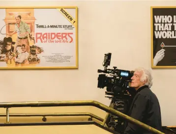  ?? SEARCHLIGH­T PICTURES ?? Oscar-winning cinematogr­apher Roger Deakins is seen on the set of“Empire of Light.”