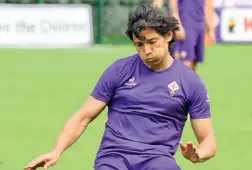  ??  ?? Il direttore tecnico della Fiorentina Pantaleo Corvino Qui sopra, il cileno Mati Fernandez