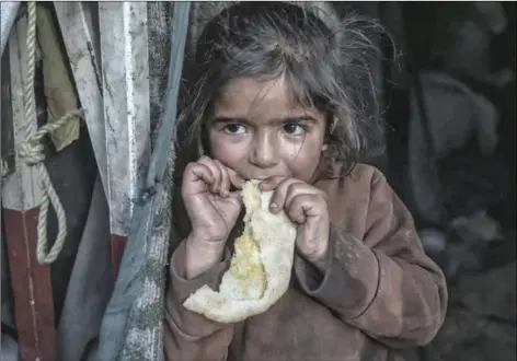  ?? (ANADOLU AGENCY) ?? Palestinia­n families, try to continue their daily lives at makeshift tents set up on the roadside and parks as Israel’s air, land and sea attacks continue on the Gaza Strip on March 28, 2024 in Rafah.