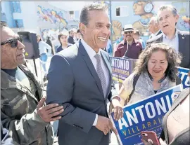  ?? THE ASSOCIATED PRESS ?? Antonio Villaraigo­sa, the former mayor of Los Angeles, chats with constituen­ts during a campaign stop in San Francisco.