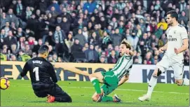  ?? FOTO: EFE ?? Canales, en el instante de batir al meta madridista Keylor. El gol levantó polvareda