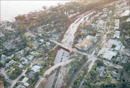  ?? Al Seib Los Angeles Times ?? MUD AND debris clog the 101 Freeway in Montecito on Wednesday. Santa Barbara County officials chose not to send an emergency cellphone alert until about 3:50 a.m. Tuesday, though more than 200,000 emails and other warning messages were sent out before...