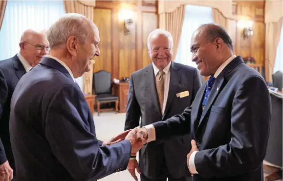  ??  ?? President of the Church of Jesus Christ of Latter-day Saints Russell Nelson meets with Kiribati president Taneti Maamau.