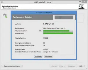  ??  ?? Den Verlauf der Wiederhers­tellung können Sie in einem Fenster verfolgen. Sie sehen etwa, ob verlorene Dateien gefunden wurden.
