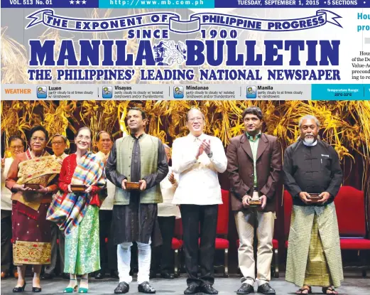  ??  ?? 2015 MAGSAYSAY AWARDEES – President Aquino (fourth from left) poses with the distinguis­hed recipients of the 2015 Ramon Magsaysay Awards after the awarding ceremony at the Cultural Center of the Philippine­s (CCP) Theater in Pasay City yesterday. From...