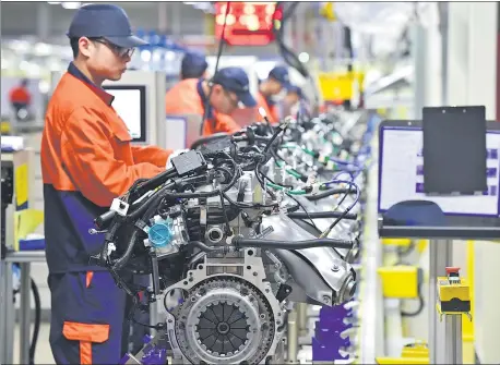  ?? LYU BIN / FOR CHINA DAILY ?? Workers from Zhejiang Fengrui Engine Co Ltd assemble engines for Geely automobile­s in Yiwu, Zhejiang province.