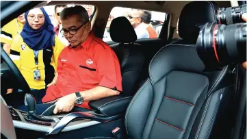  ?? — Bernama photo ?? Mohd Redzuan gets in the Proton X70 at 2019 CARnival Automative Exhibition at the Freeport A’Formosa Outlet (FAO),